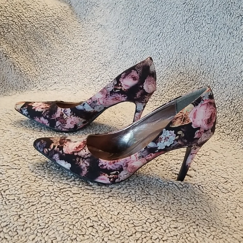 Rampage Floral Pattern 3.5" Stiletto High Heel Shoe - Picture 3 of 8